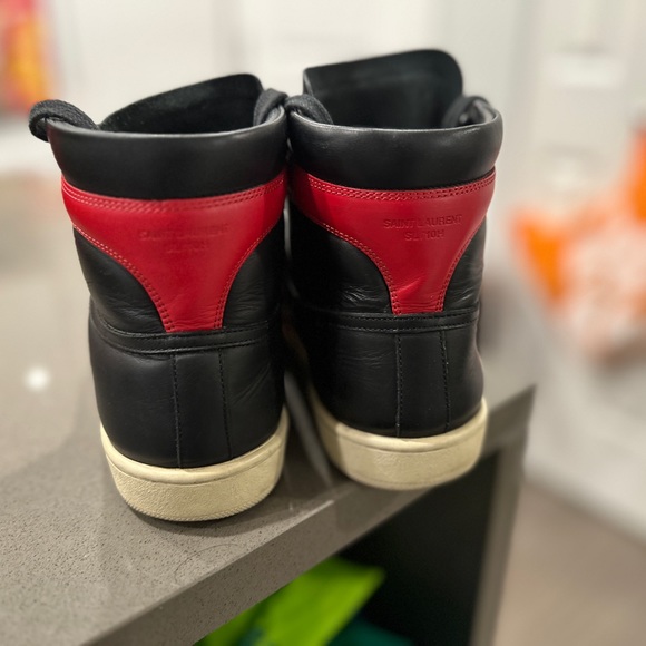 SAINT LAURENT Signature Court Classic SL/10H Leather High Top Sneakers - Picture 6 of 6